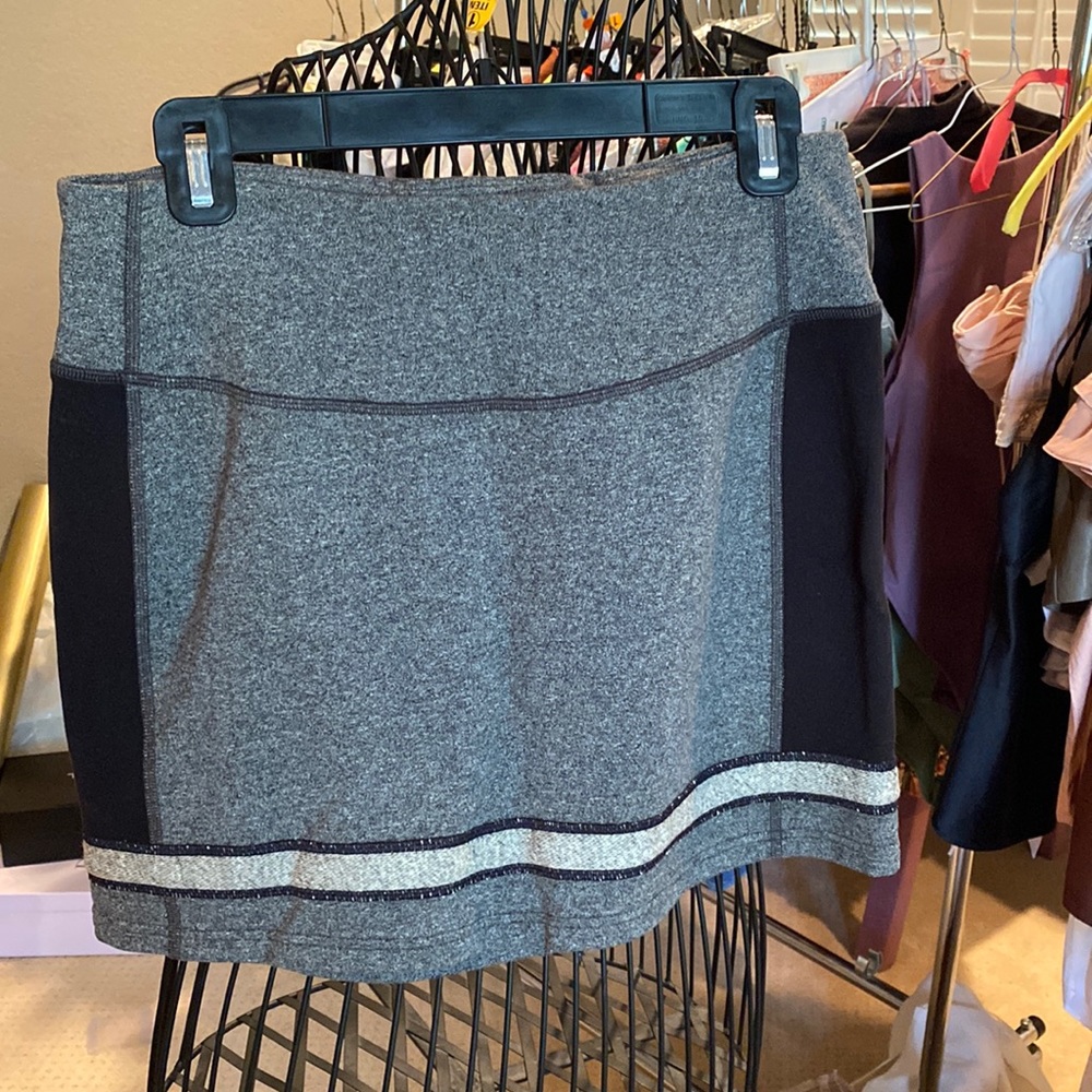 Women’s Lululemon skirt, black/grey